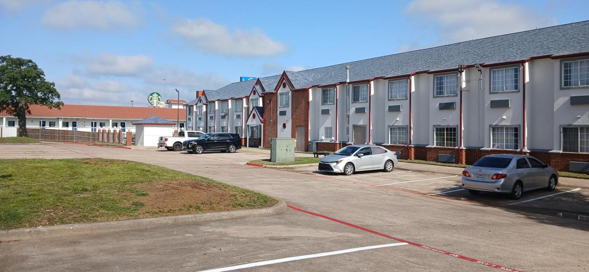 Red Roof Inn & Suites Euless - Dfw Airport Southwest מראה חיצוני תמונה