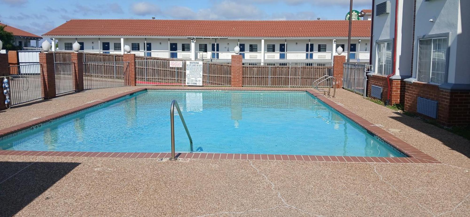 Red Roof Inn & Suites Euless - Dfw Airport Southwest מראה חיצוני תמונה