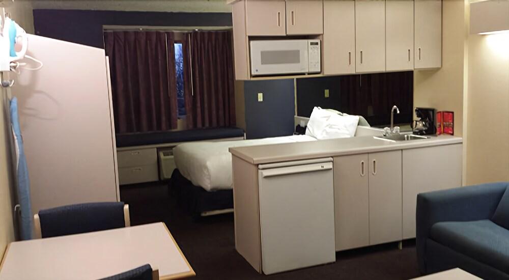 Red Roof Inn & Suites Euless - Dfw Airport Southwest מראה חיצוני תמונה